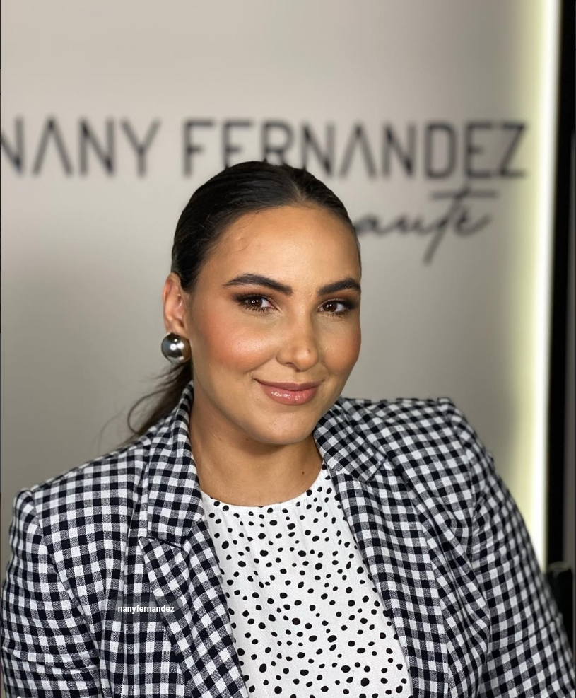 Nany Fernandez em seu estúdio de maquiagem em Feira de Santana